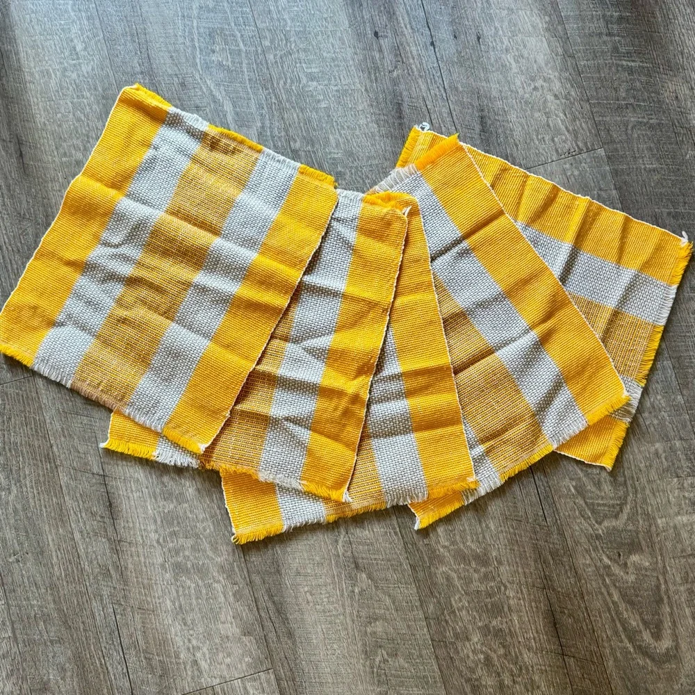 N/A set yellow